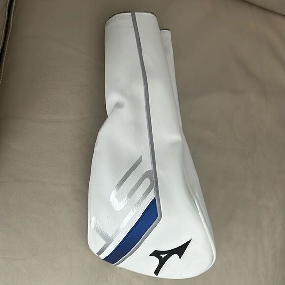 Other - Mizuno driver cover lately used looks new